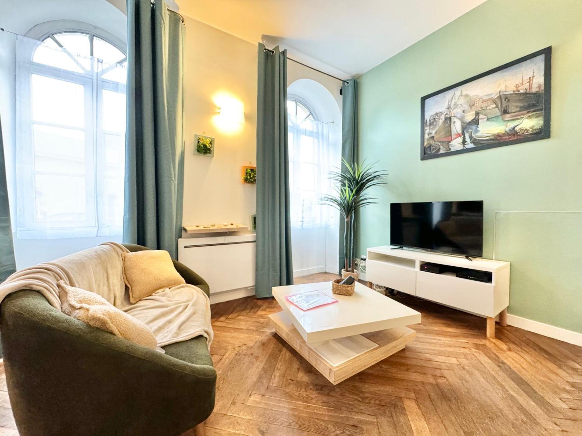 Le Noir Bois Et Blanc - Studio - Wifi - Centre Ville - Entree Autonome แก็งแปร์ ภายนอก รูปภาพ