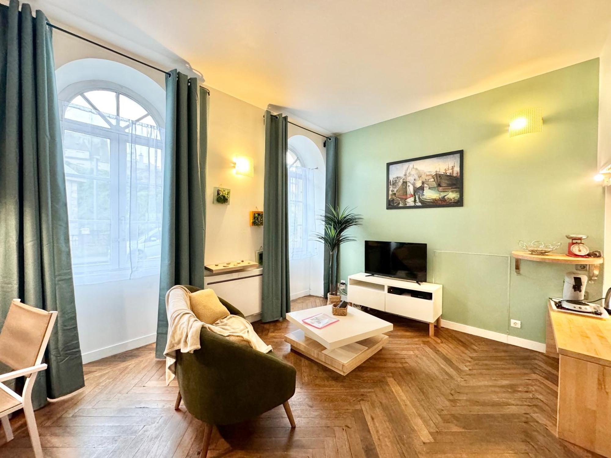 Le Noir Bois Et Blanc - Studio - Wifi - Centre Ville - Entree Autonome แก็งแปร์ ภายนอก รูปภาพ