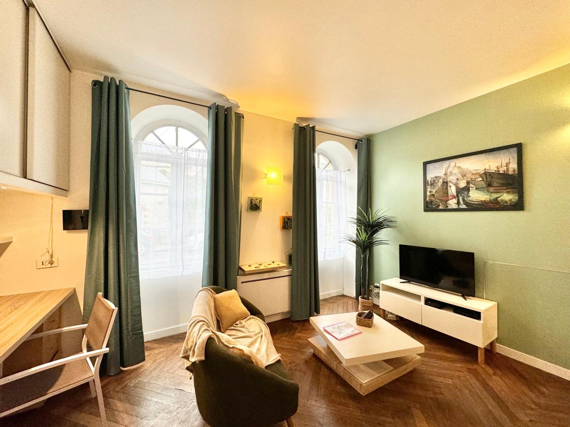 Le Noir Bois Et Blanc - Studio - Wifi - Centre Ville - Entree Autonome แก็งแปร์ ภายนอก รูปภาพ