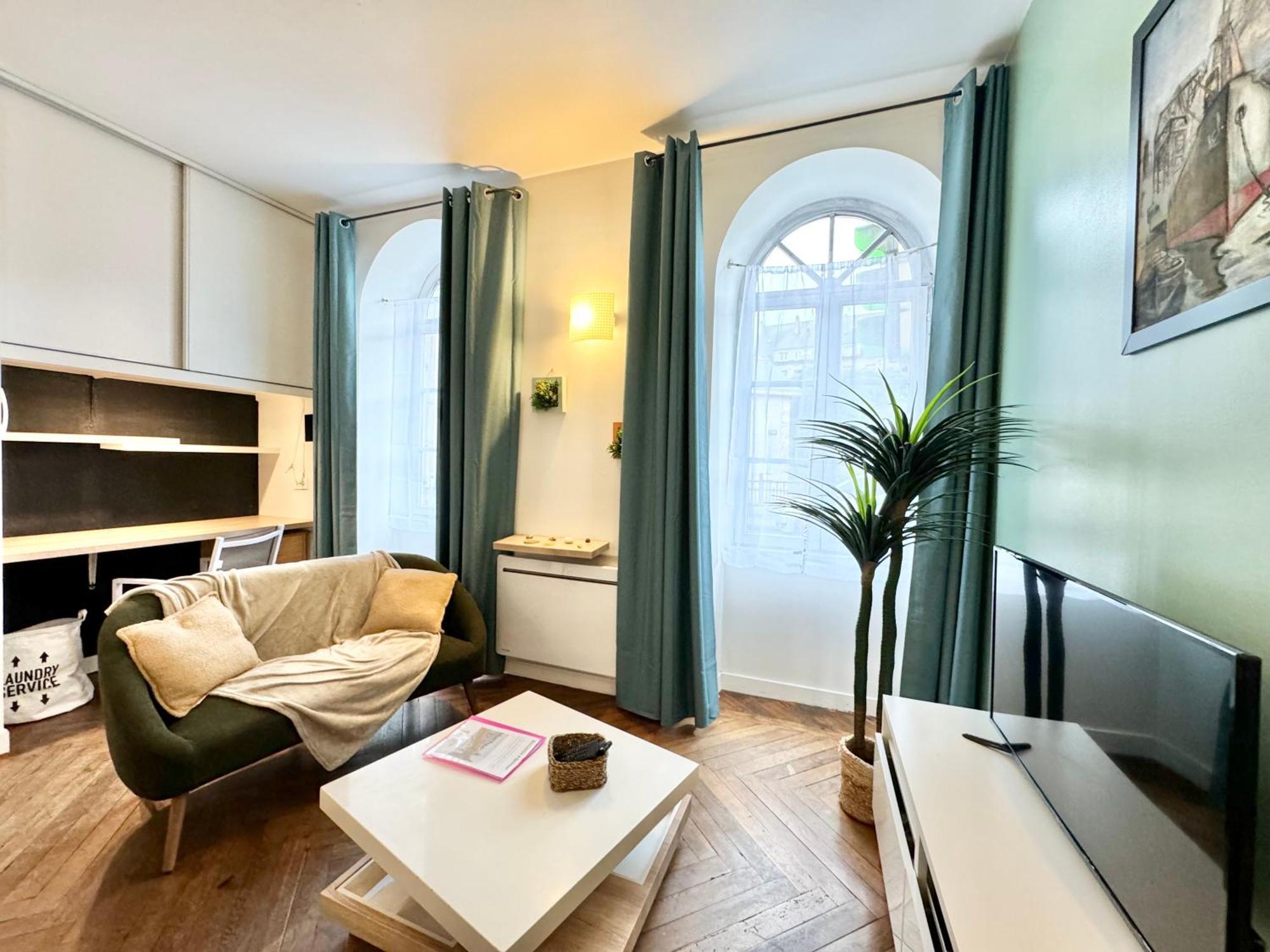 Le Noir Bois Et Blanc - Studio - Wifi - Centre Ville - Entree Autonome แก็งแปร์ ภายนอก รูปภาพ
