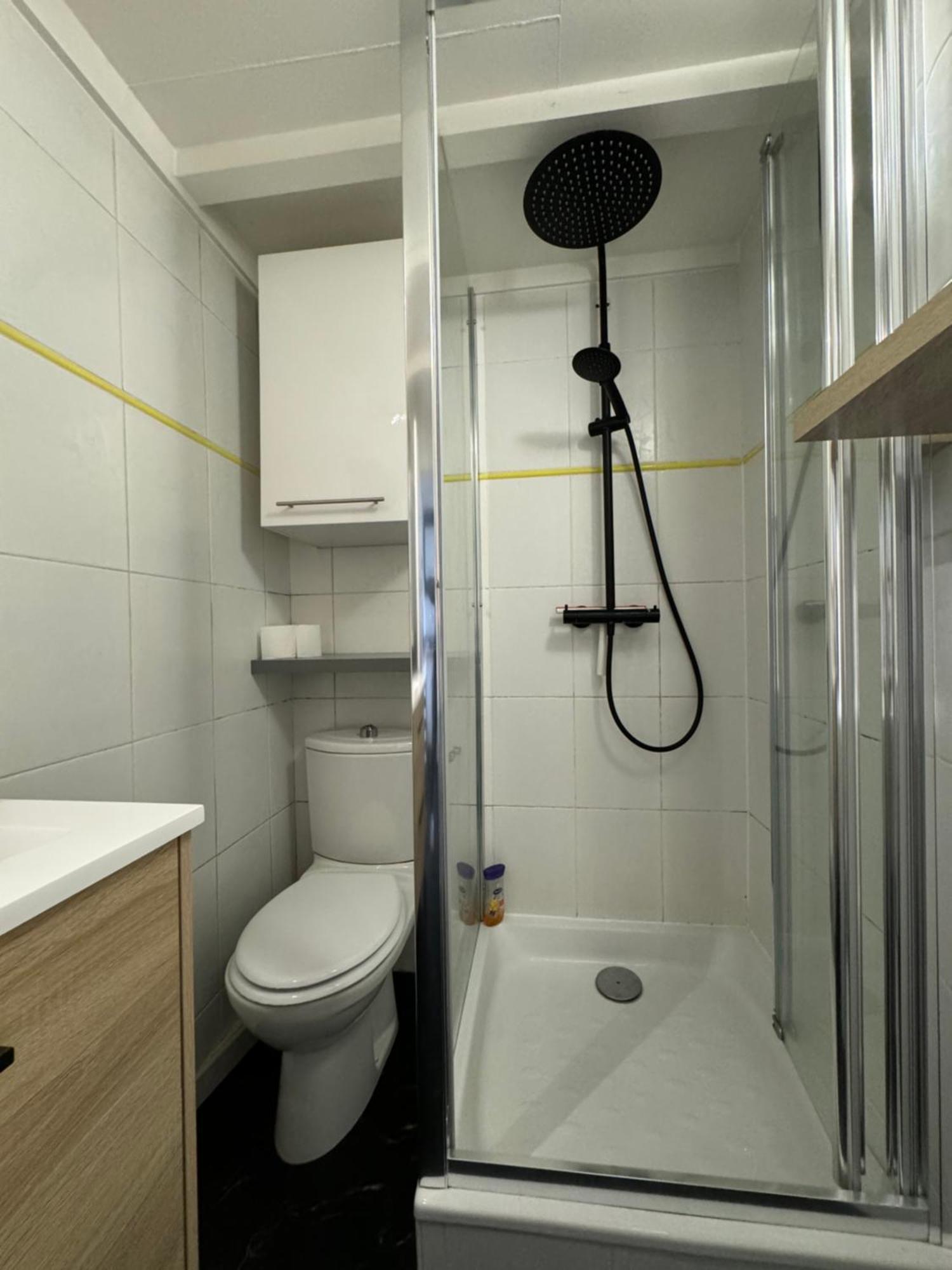 Le Noir Bois Et Blanc - Studio - Wifi - Centre Ville - Entree Autonome แก็งแปร์ ภายนอก รูปภาพ